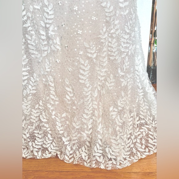 MELISSA SWEET cap sleeve v-neck beaded lace sheath wedding dress size 6 - Picture 5 of 7